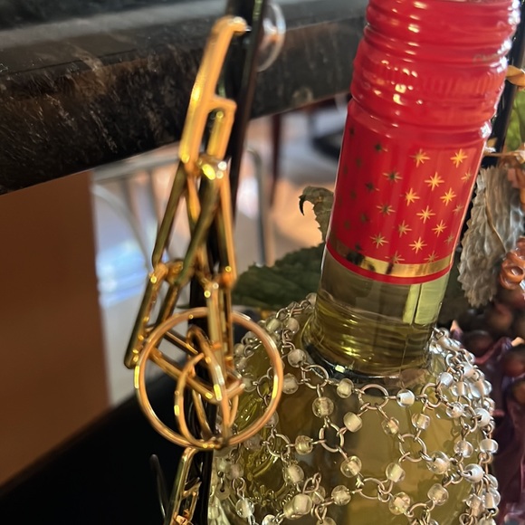 Unique Designer brand gold tone linked puzzle looking earrings - Picture 3 of 10